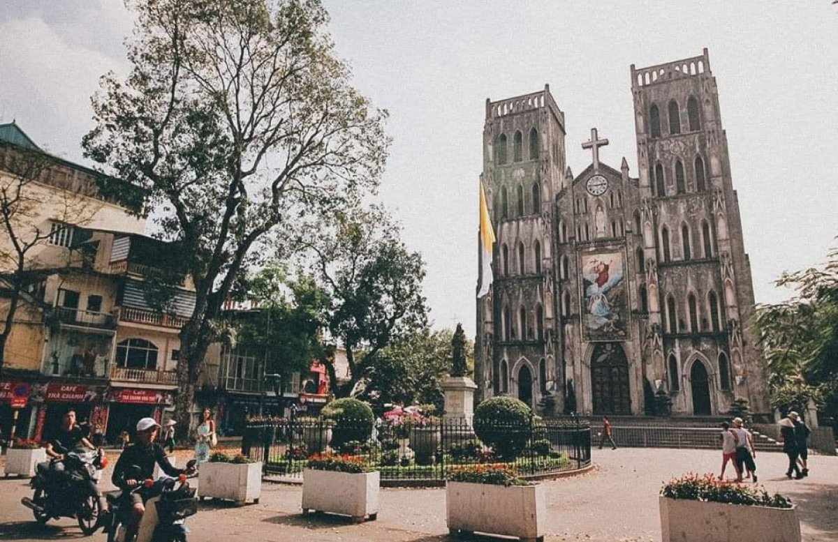 Impressive Vacation to Vietnam, Thailand & Singapore - 14 Days