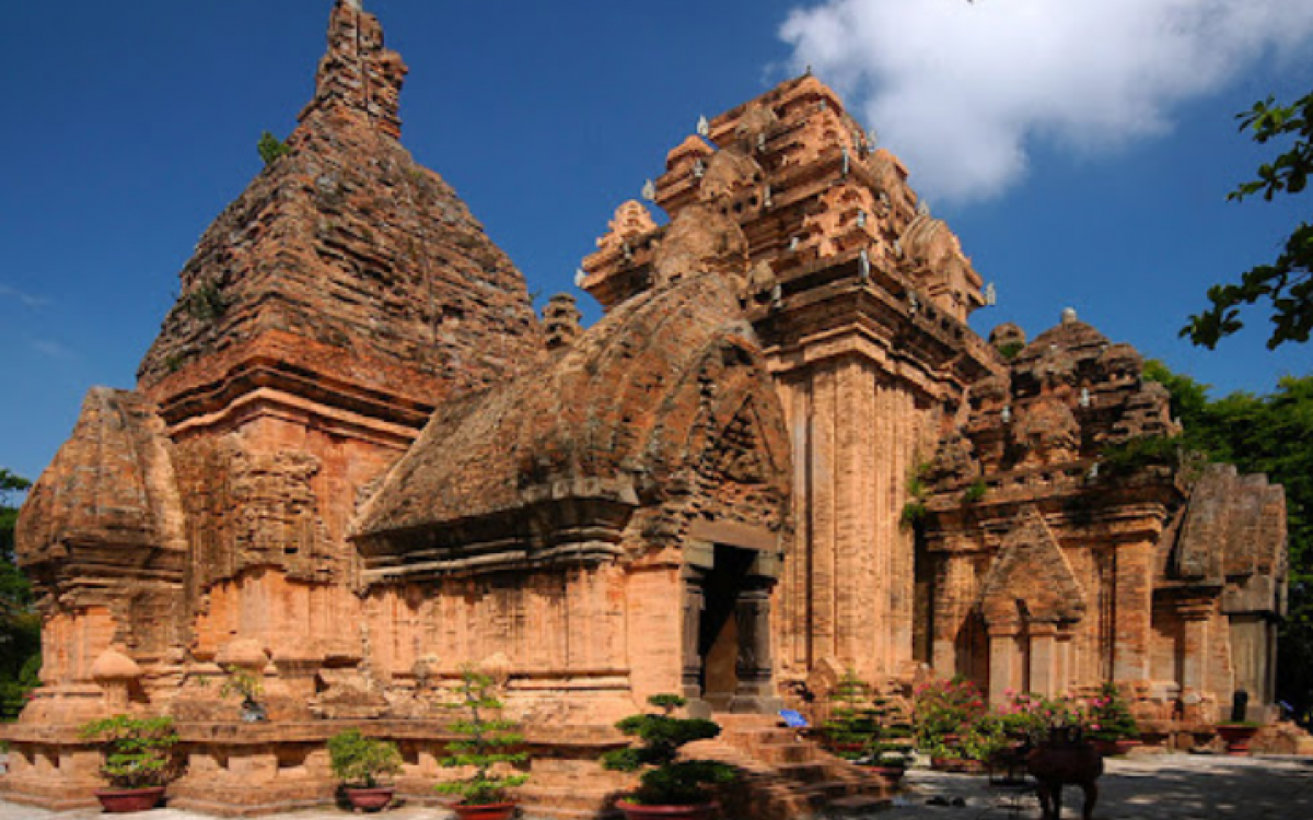 Golf & Culture Package Tour in Vietnam (19 Days)