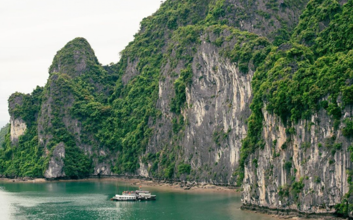 Vietnam Discovery: Hanoi, Halong Bay, Hoi An (6 Days)